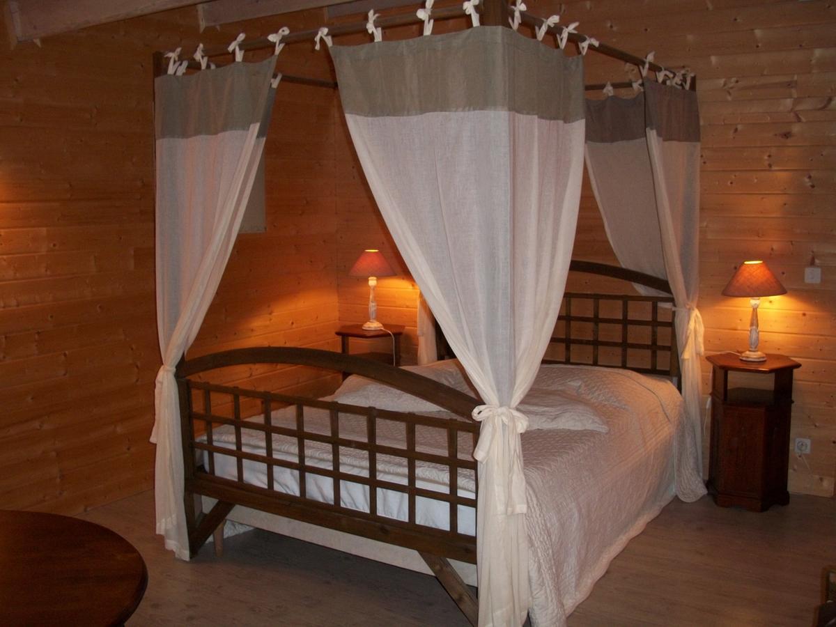 Hotel Le Pré Joli à Beaugas Extérieur photo