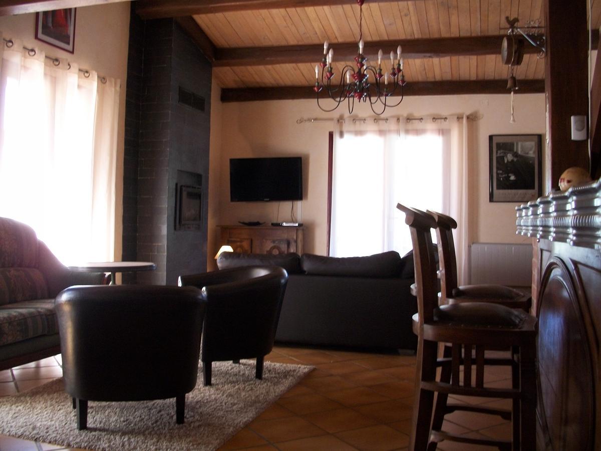 Hotel Le Pré Joli à Beaugas Extérieur photo
